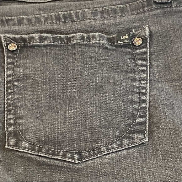 Lee Women's Modern Series Curvy Fit Bootcut Jean 14 - Picture 13 of 17